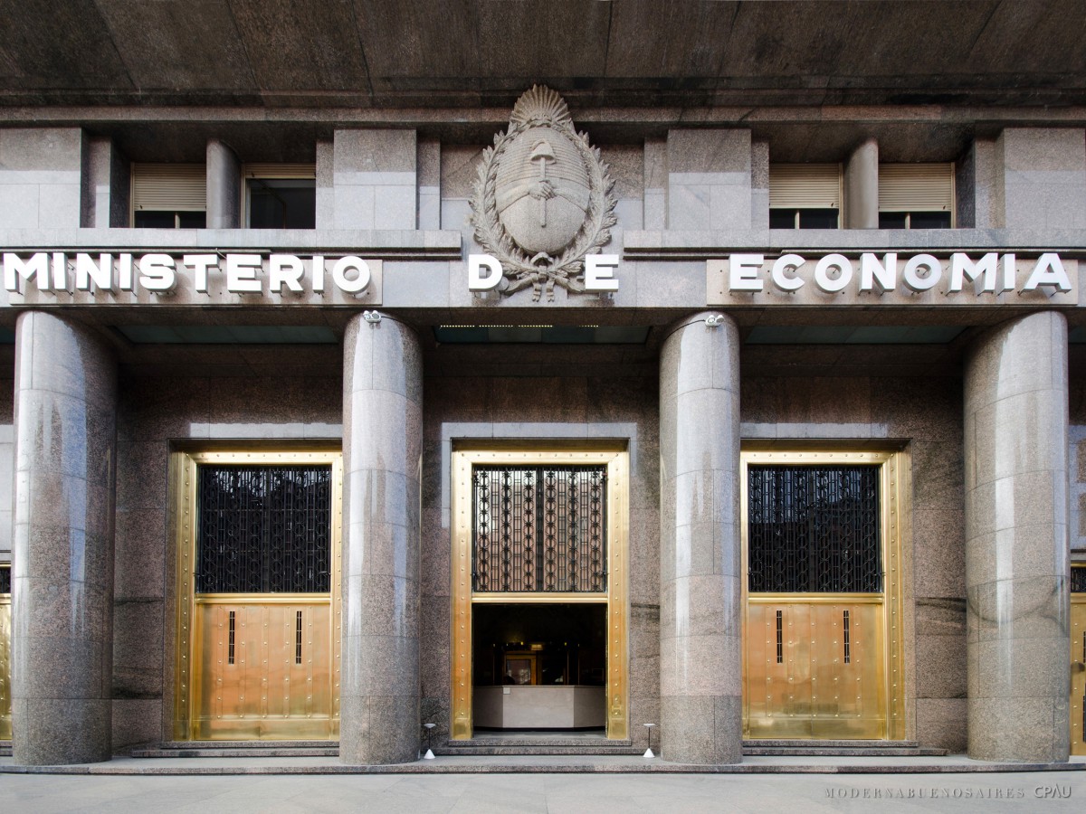 Presupuesto 2026: el Gobierno incluirá un análisis de riesgo fiscal y necesitará un superávit más alto por pagos de deuda