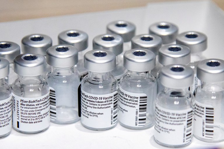 Cientos de miles de vacunas contras el coronavirus se vencen en Estados Unidos sin ser usadas